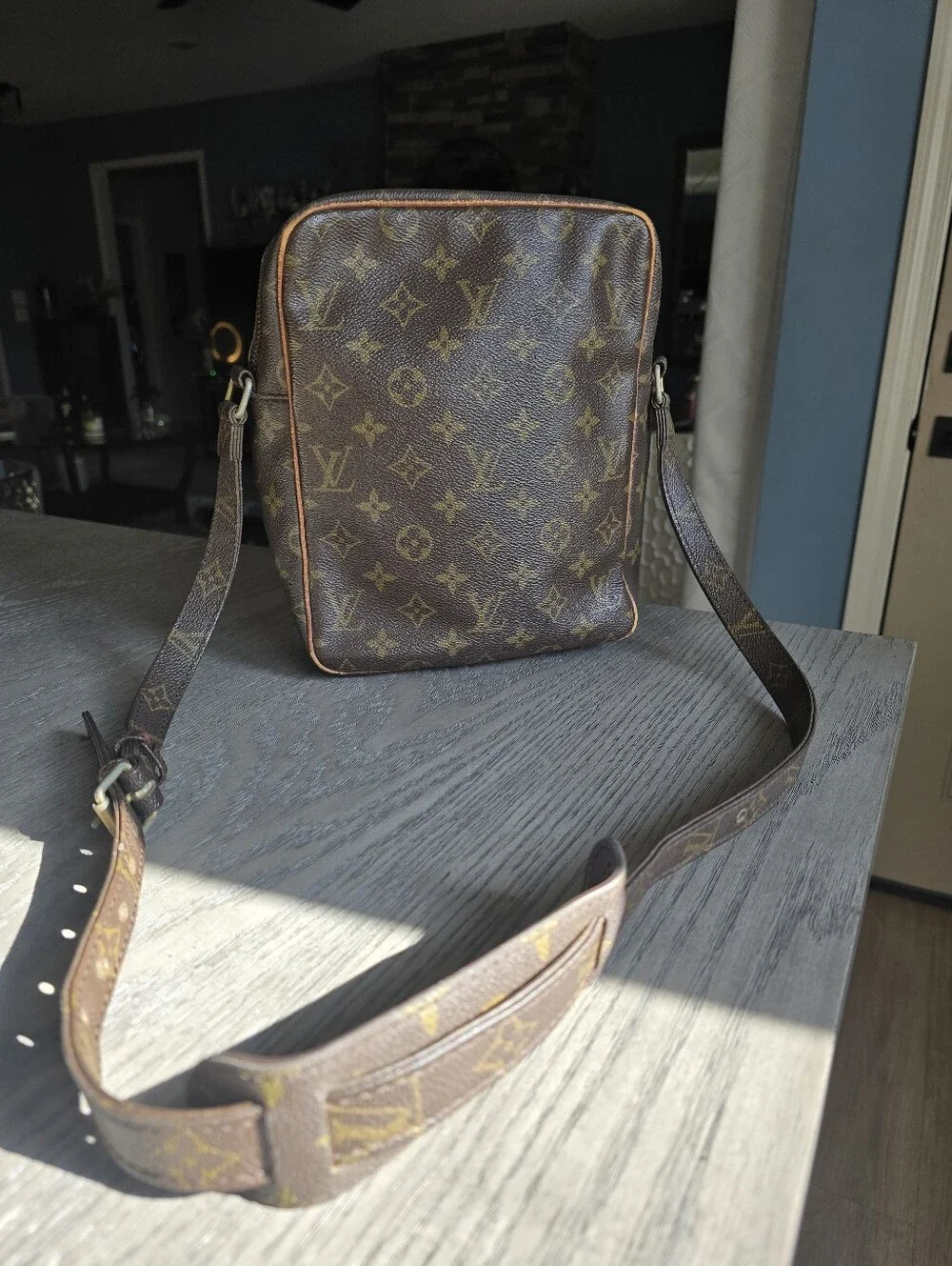 Authentic Louis Vuitton Monogram Canvas Messenger Bag in Brown